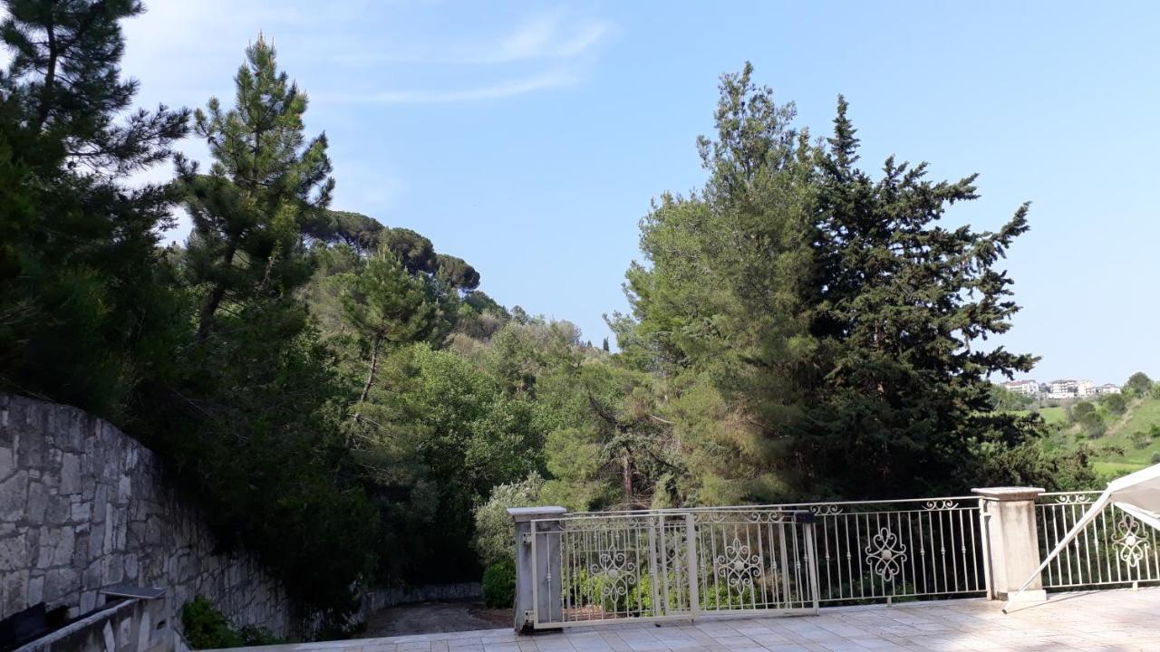 Parco Dei Gelsomini Bed & Breakfast Ascoli Piceno Exterior photo